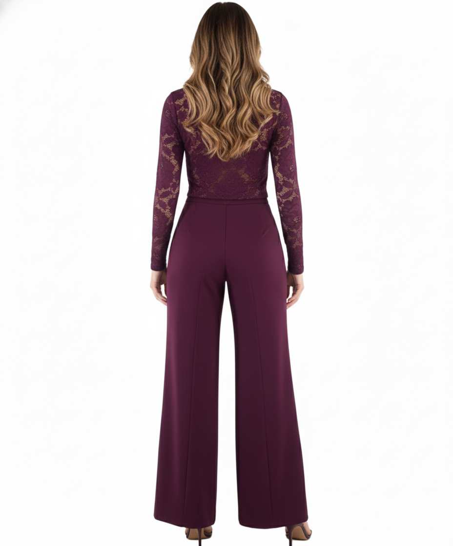 Conjunto pantalón y blusa de encaje que estiliza con delicadeza estructurada