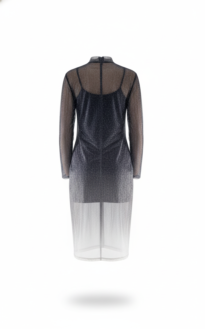 Vestido de dos piezas con transparencias que insinúa con elegancia