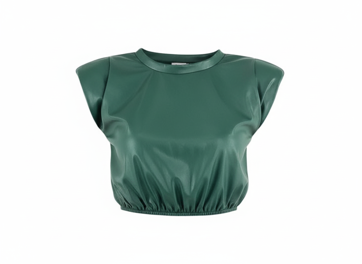 Crop top sin mangas con estructura vinipiel que impone estilo urbano