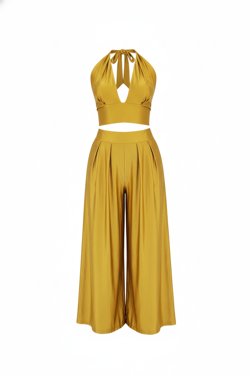 Conjunto satinado con top halter y pantalón acampanado que alarga tu silueta