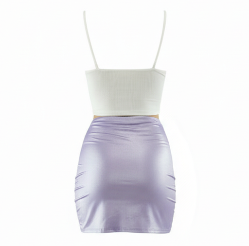 Conjunto satinado con top de tirantes que resalta tu figura con brillo sutil