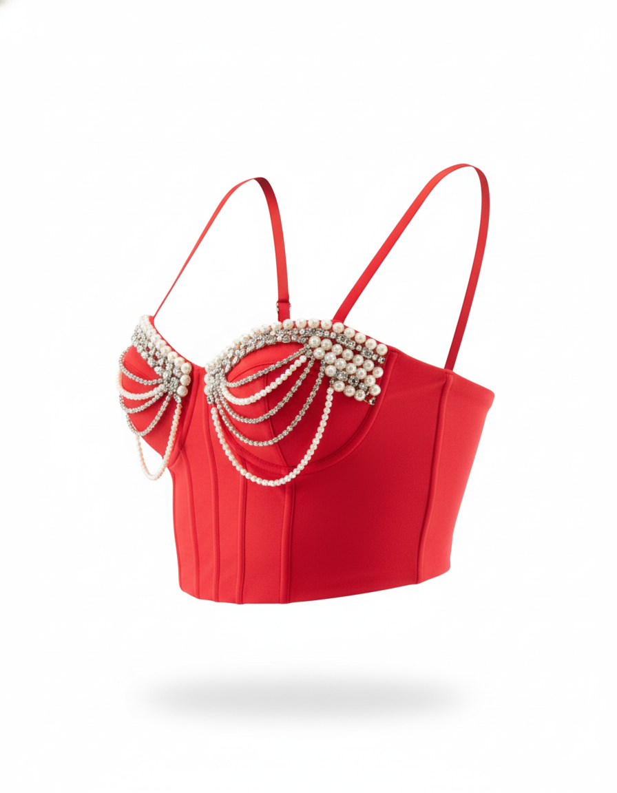 Crop top con cadenas que enmarca tu figura con audacia y brillo estructurado