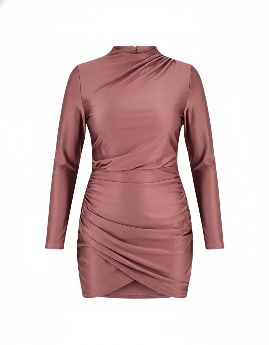 Minivestido satinado que acentúa tu silueta con elegancia audaz