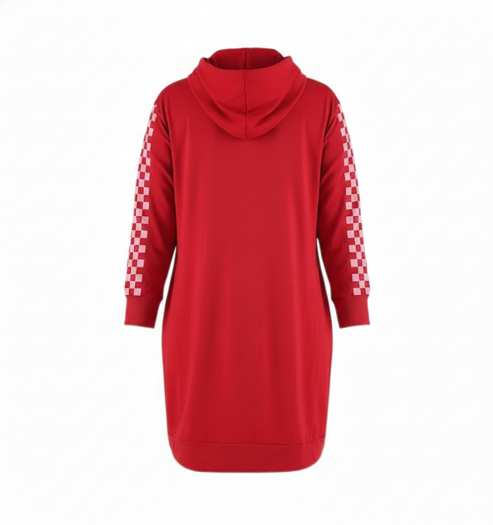 Vestido corto con gorro que estiliza curvas con actitud casual