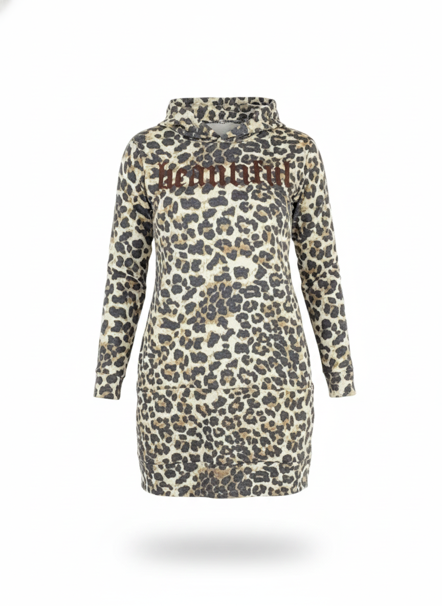 Minivestido con gorro y estampado felino que enmarca tu actitud salvaje