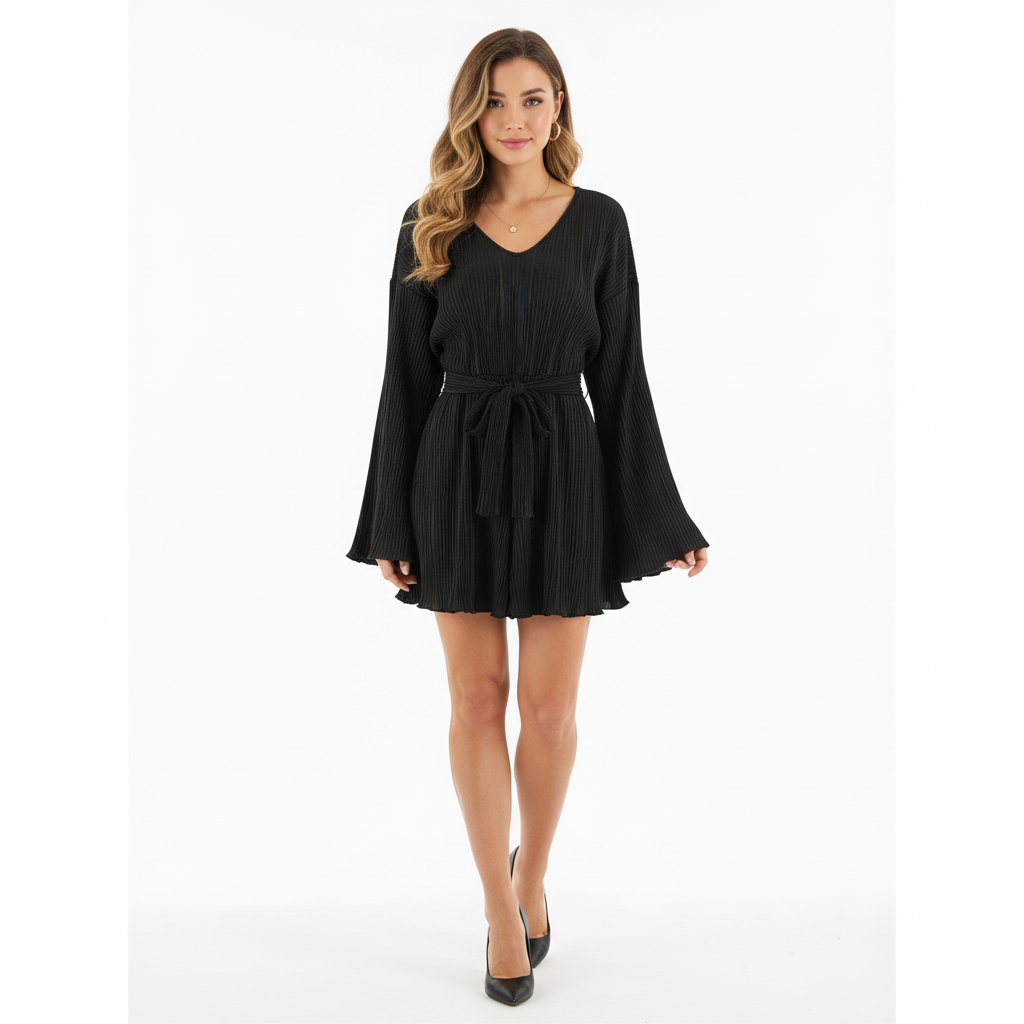 Vestido corto con caída fluida y cinturón que resalta tu silueta