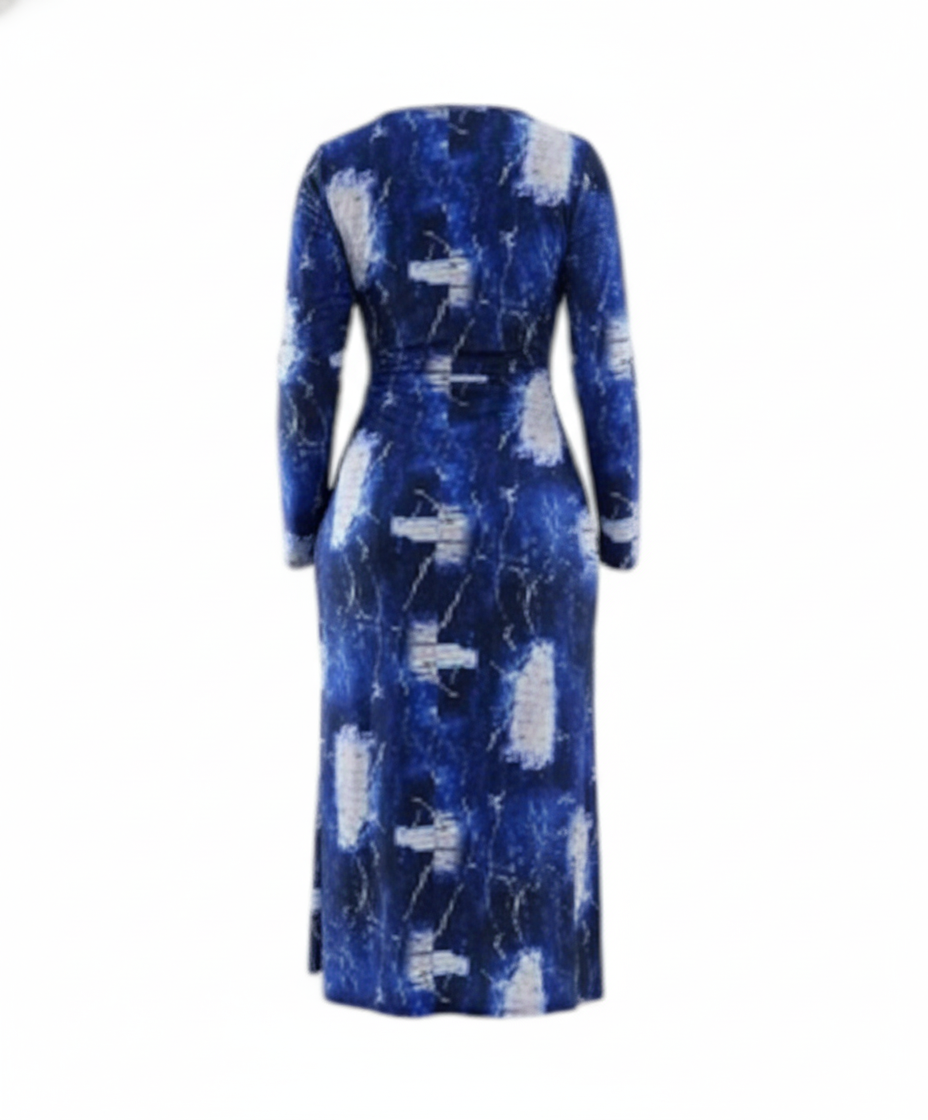 Vestido Chanel con aberturas estratégicas y efecto rasgado que moldea con audacia