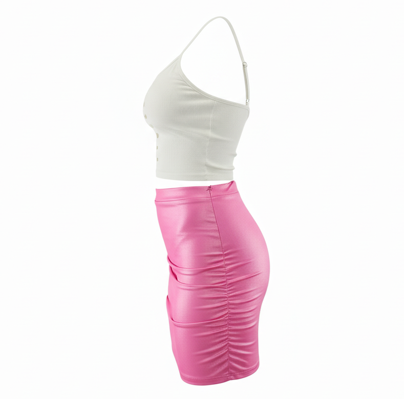 Conjunto satinado con top de tirantes que resalta tu figura con brillo sutil