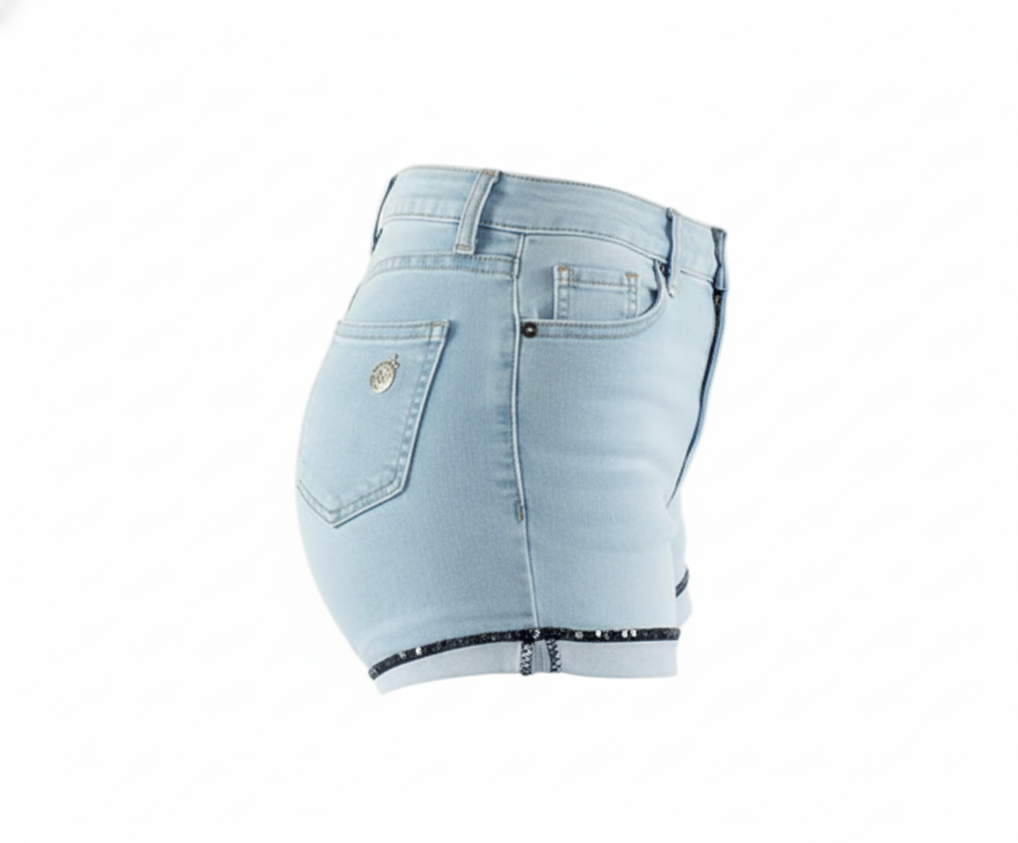 Short corto de mezclilla con estilo desgastado que alarga tus piernas con actitud libre