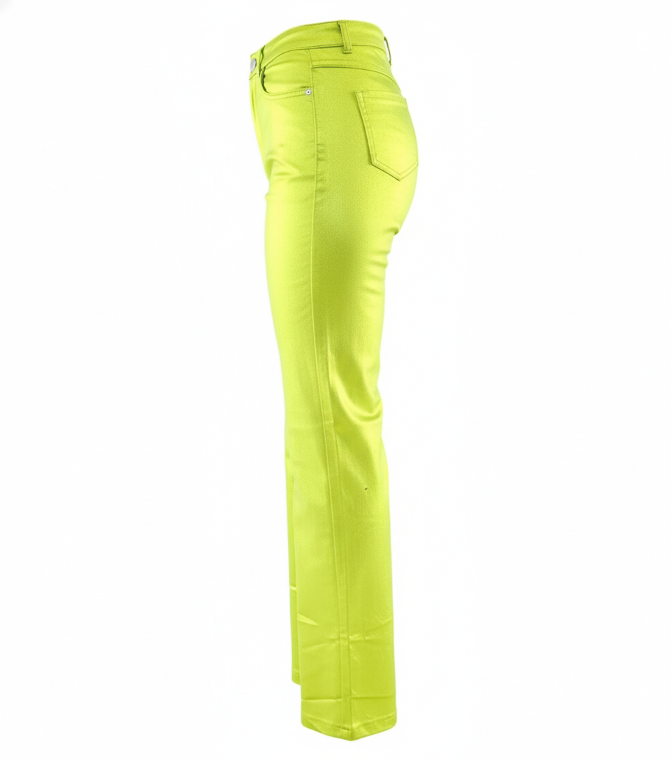 Pantalón recto satinado con brillo sutil y detalle de cadenita