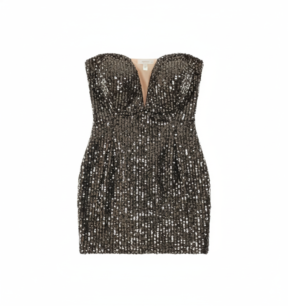 Minivestido strapless de lentejuelas que roba miradas con sensualidad festiva