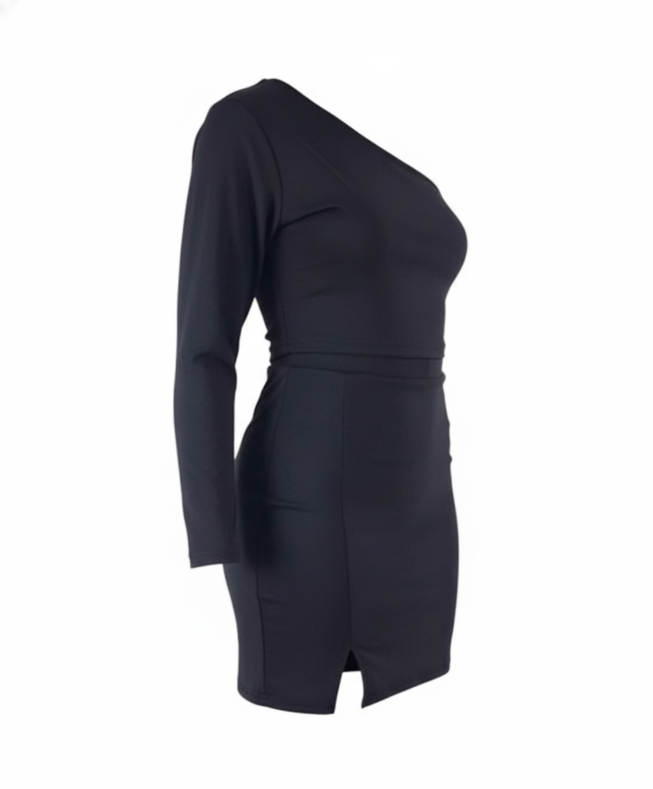 Conjunto asimétrico de impacto que resalta tu silueta con audacia