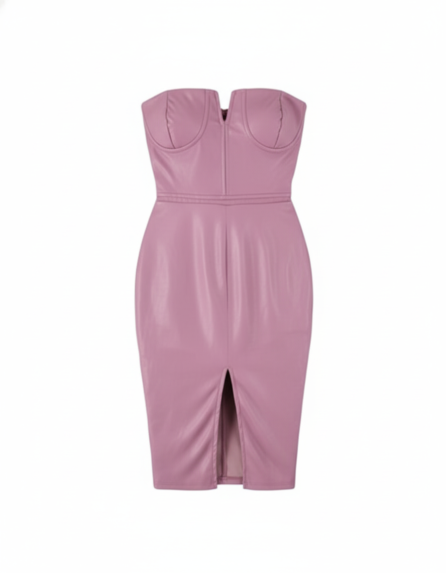 Vestido corto strapless con aberturas que enciende miradas con atrevimiento pulido