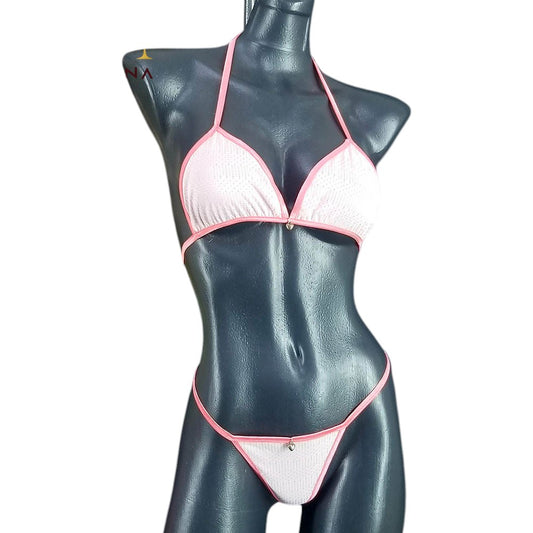 Bikini con toque metálico que eleva tu sensualidad sin esfuerzo