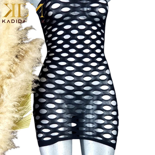 Microvestido de impacto visual con aberturas que seducen al instante