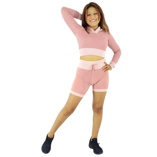 Conjunto deportivo de short y blusa manga larga que define tu figura con estilo urbano
