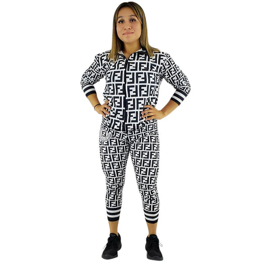 Conjunto deportivo curvy con cierre y estampado que impone estilo