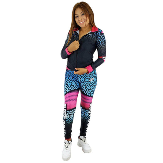 Conjunto deportivo con cremallera y estampado dinámico que potencia tu figura